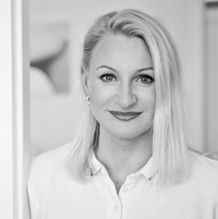 Dr. Anne Falge, Beraterin für ELLANSÉ® bei Sinclair Pharma, verfügt über viel Berufserfahrung im Bereich der Gesichtsverjüngung